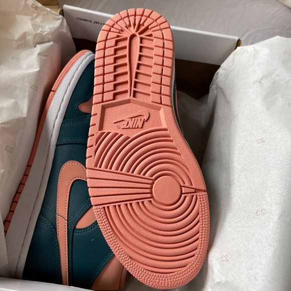 SOLD! WMNS AIR JORDAN 1 MID 100% Authentic Brand New in Box! - Picture 6 of 10